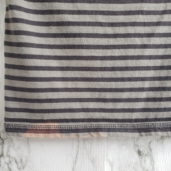 💕 Circo Boys Tee Size 5T Stripe with motorcycle - Picture 2 of 6